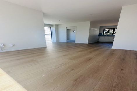 Photo of property in 1/1088 Beach Road, Torbay, Auckland, 0630