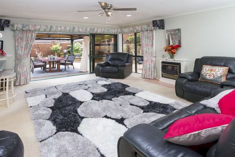Photo of property in 30 Limerick Place, Dannemora, Auckland, 2016