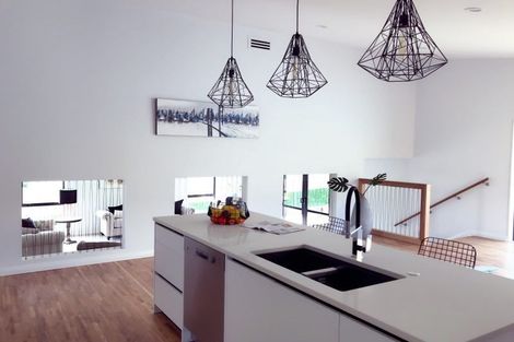 Photo of property in 9 Nerehana Place, Red Beach, 0932