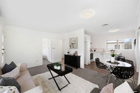 Photo of property in 2/13 Kathleen Street, Totara Vale, Auckland, 0627