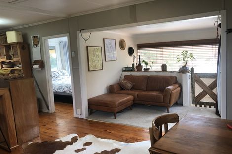 Photo of property in 4a Pohutukawa Avenue, Red Beach, 0932