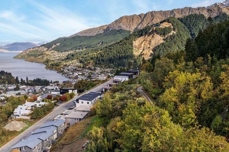 Photo of property in 2 Vancouver Drive, Queenstown, 9300