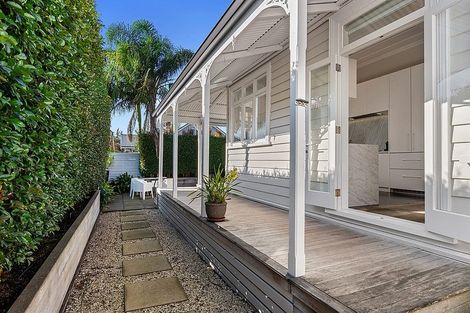 Photo of property in 2/70 Princes Street, Northcote Point, Auckland, 0627