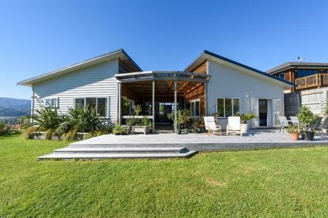 Photo of property in 16 James Nairn Grove, Riverstone Terraces, Upper Hutt, 5018