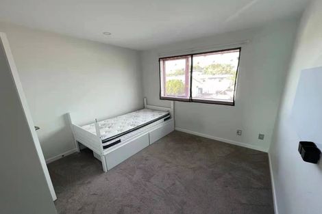 Photo of property in 22c Buscomb Avenue, Henderson, Auckland, 0610