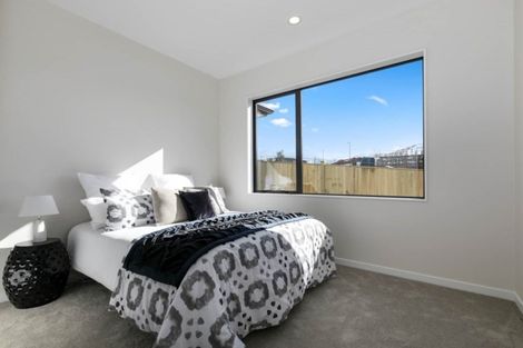 Photo of property in 32 Bine Crescent, Orewa, 0931
