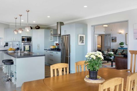 Photo of property in 107 Ruapehu Drive, Fitzherbert, Palmerston North, 4410