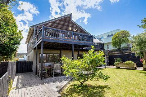 Photo of property in 1/6 Mana Esplanade, Paremata, Porirua, 5026