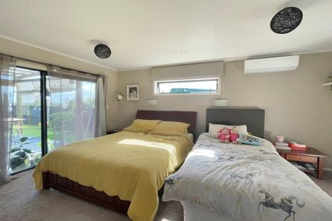 Photo of property in 5 Ruske Place, Grandview Heights, Hamilton, 3200