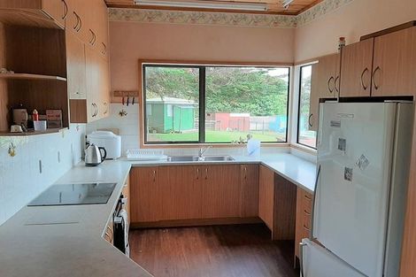 Photo of property in 15 Te Henga Road, Waitakere, Henderson, 0781