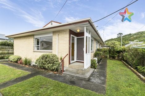 Photo of property in 2/35 Parkvale Road, Karori, Wellington, 6012