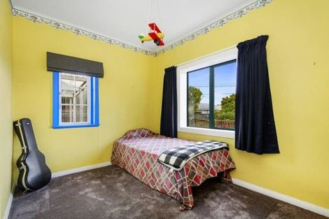 Photo of property in 2 Brook Street, Waiwhetu, Lower Hutt, 5010