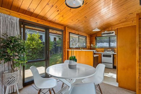 Photo of property in 2 Morlie Place, Torbay, Auckland, 0630