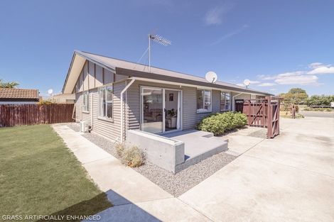 Photo of property in 2/90 Queenspark Drive, Parklands, Christchurch, 8083