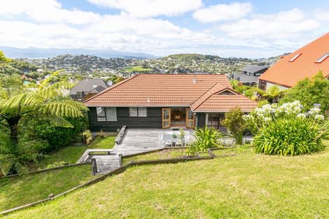 Photo of property in 18 Satara Crescent, Khandallah, Wellington, 6035
