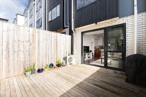 Photo of property in 53 Morihana Close, Glen Eden, Auckland, 0602