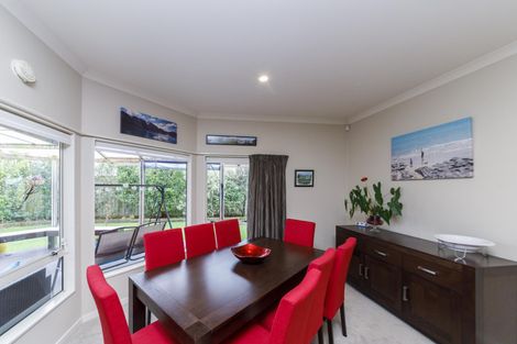 Photo of property in 15 Sycamore Crescent, Fitzherbert, Palmerston North, 4410