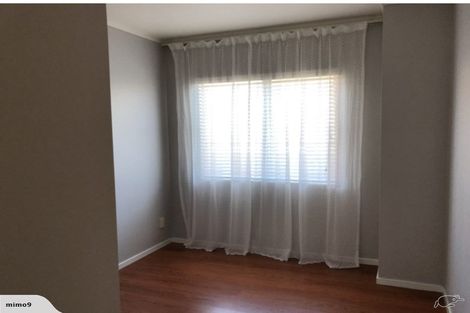 Photo of property in 4/520 Don Buck Road, Westgate, Auckland, 0614