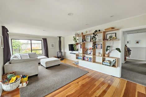 Photo of property in 17 Haunui Road, Pukerua Bay, 5026