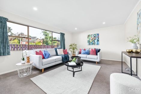 Photo of property in 17 King Charles Drive, Kingsley Heights, Upper Hutt, 5018