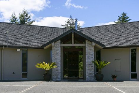 Photo of property in 5 Cameron Drive, Acacia Bay, Taupo, 3385