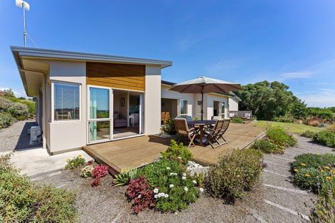 Photo of property in 52 Harakeke Road, Te Horo, Otaki, 5581
