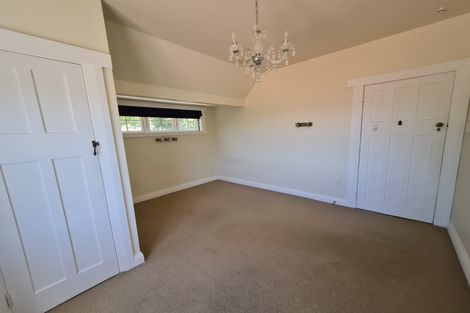 Photo of property in 17 Saint Michaels Crescent, Kelburn, Wellington, 6012