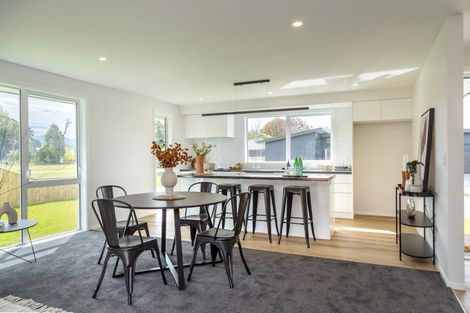 Photo of property in 3 Macrocarpa Lane, Carterton, 5713