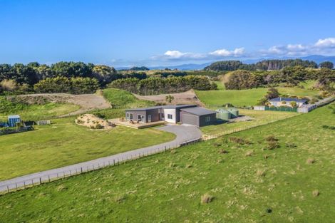 Photo of property in 42a Strathnaver Drive, Waikawa Beach, Manakau, 5573