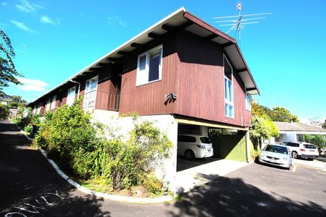 Photo of property in 1/6 Bond Crescent, Forrest Hill, Auckland, 0620