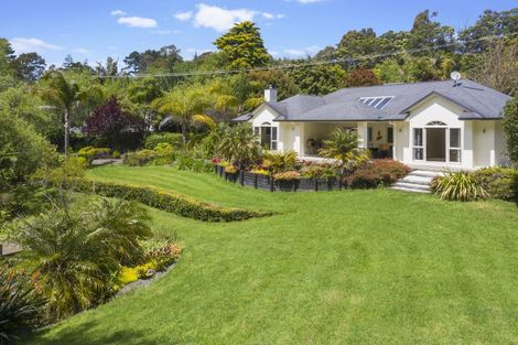 Photo of property in 7 Hobbs Road, Matakatia, Whangaparaoa, 0930