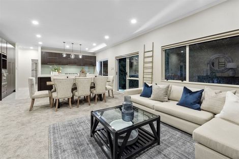 Photo of property in 12 Lakeridge Close, Northcross, Auckland, 0632