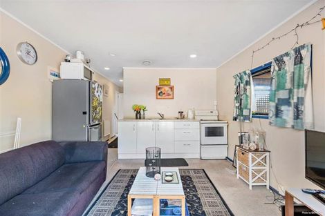 Photo of property in 2/32 Rapallo Place, Farm Cove, Auckland, 2012