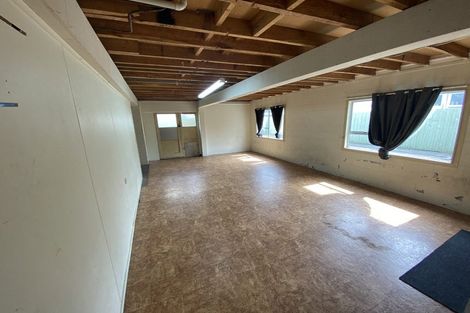 Photo of property in 29a-c Point England Road, Point England, Auckland, 1072