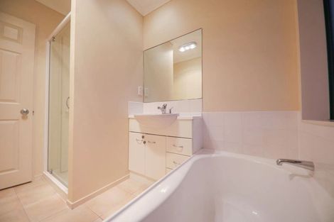 Photo of property in 9 Ballintra Close, Pinehill, Auckland, 0632