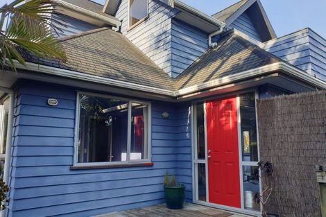 Photo of property in 38 Tyrico Close, Unsworth Heights, Auckland, 0632