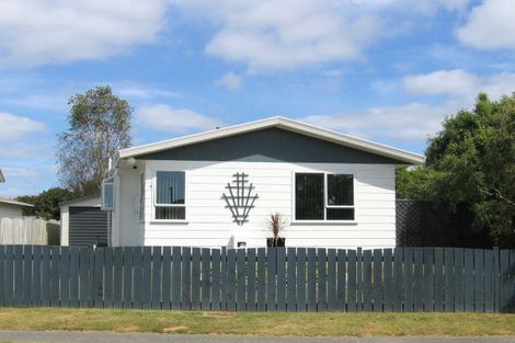 Photo of property in 15 Memphis Grove, Totara Park, Upper Hutt, 5018