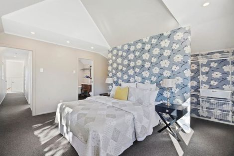 Photo of property in 19 Beach Road, Mellons Bay, Auckland, 2014