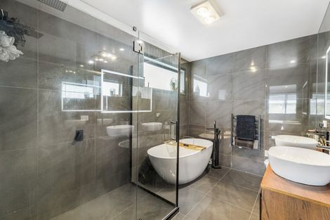 Photo of property in 41 Couldrey Crescent, Red Beach, 0932