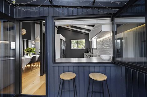 Photo of property in 18 Mayfair Place, Westown, New Plymouth, 4310