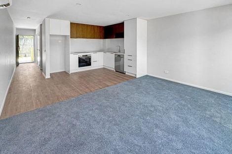 Photo of property in 2/79 Edmonton Road, Henderson, Auckland, 0612