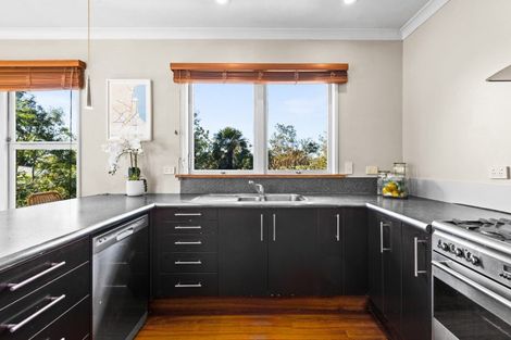 Photo of property in 6 George Place, Havelock North, 4130