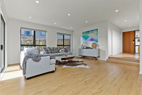 Photo of property in 22 Bridget Court, Red Beach, 0932