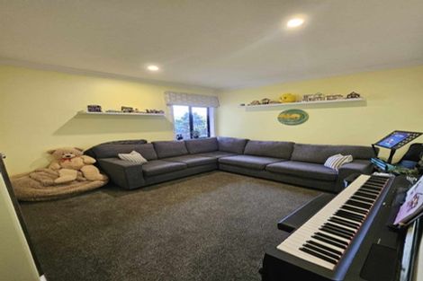 Photo of property in 39 Heynes Place, Clive, 4102