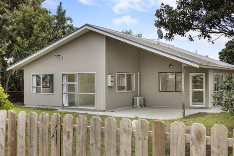 Photo of property in 1 Cordyline Road, Port Waikato, Tuakau, 2695