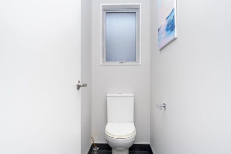 Photo of property in 94 Lake Panorama Drive, Henderson Valley, Auckland, 0612