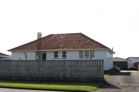 Photo of property in 5 Karaka Street, Merrilands, New Plymouth, 4312