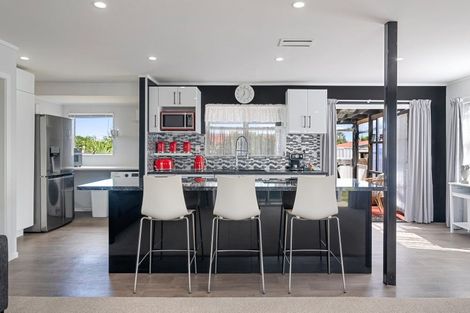 Photo of property in 30 Strathmore Avenue, Levin, 5510