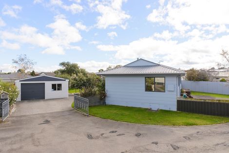 Photo of property in 28 Peppertree Glade, Kelvin Grove, Palmerston North, 4414