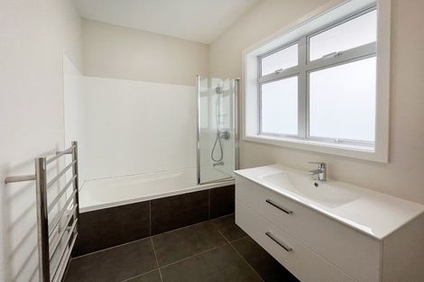 Photo of property in 6 Newington Road, Henderson, Auckland, 0612